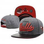 Cappellino Chicago Bulls Adjustable Mitchell & Ness Grigio Rosso