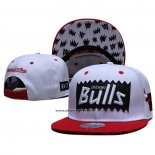 Cappellino Chicago Bulls Bait x NBA Mitchell & Ness Bianco