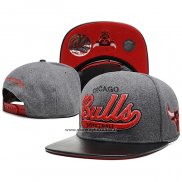 Cappellino Chicago Bulls Mitchell & Ness Grigio Rosso