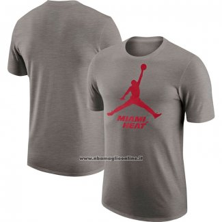 Maglia Manica Corta Miami Heat Essential Jumpman Grigio